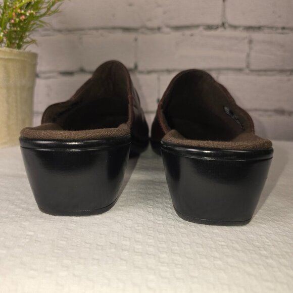 WOMENS CLARK SLIP ON BROWN LEATHER MULES SMALL HEEL SIZE 8.5 EUC - Picture 2 of 9